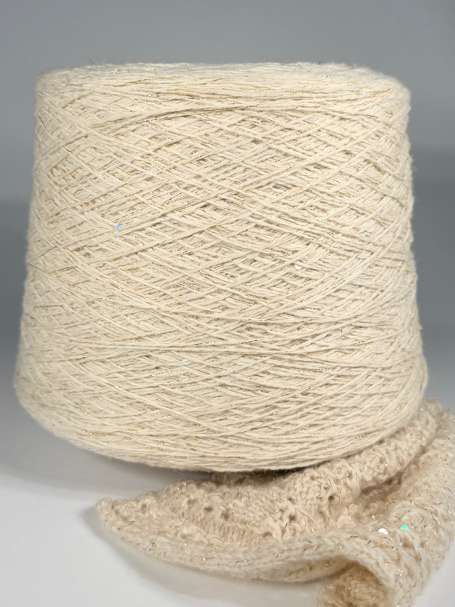 G&G Filati Susanna 520m/100g Creme mit Champagnergold foto 2